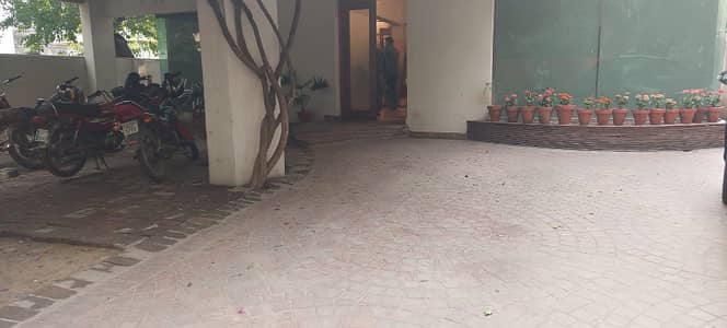 zahoor Elahi Road commercial paid house very hot location