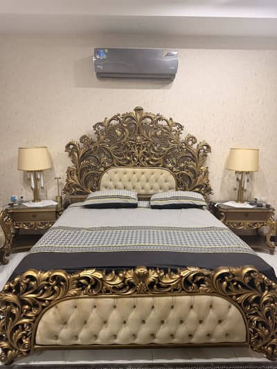 Royal bed