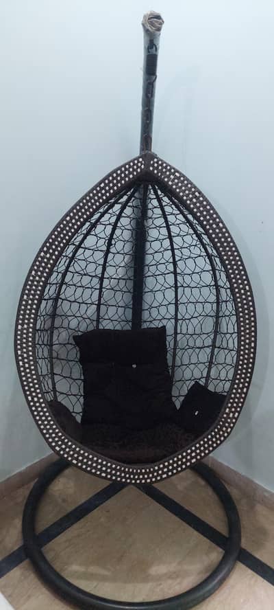 Beautiful Swing Chair – Almost Like New!