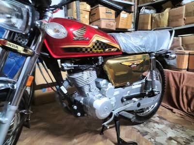 Honda 125 2024 gold edition model karachi number excellent condition