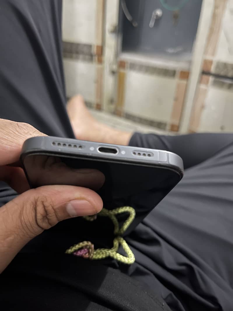 Apple iPhone 16 Pro Max 2
