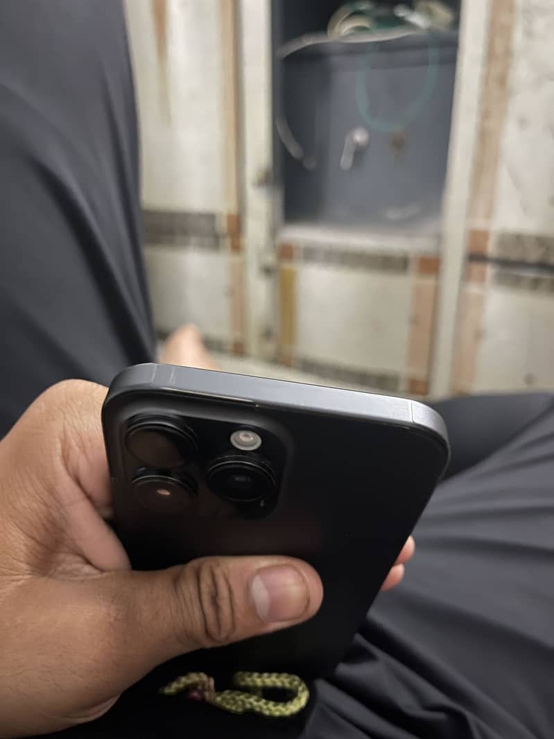 Apple iPhone 16 Pro Max 3