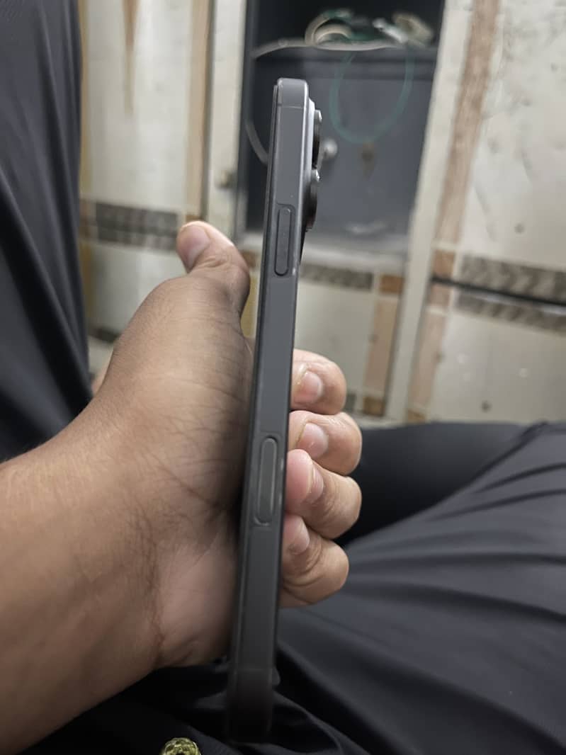 Apple iPhone 16 Pro Max 5