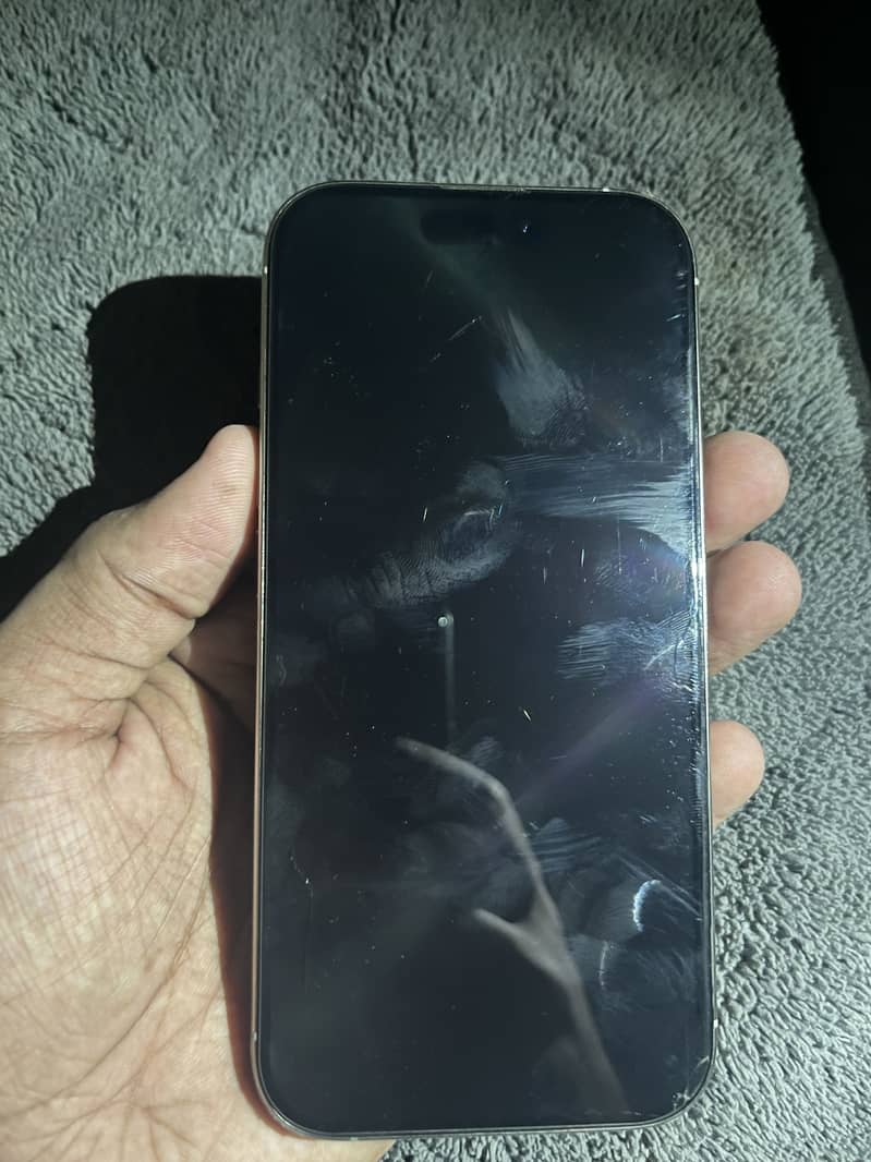 Apple iPhone 16 Pro 1