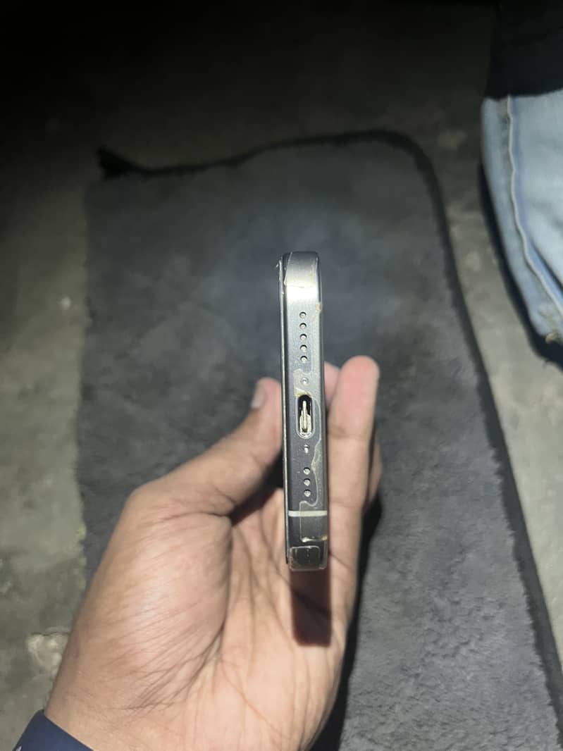 Apple iPhone 16 Pro 2