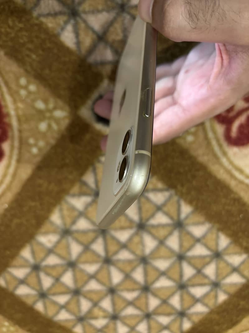 Apple iPhone 11 3