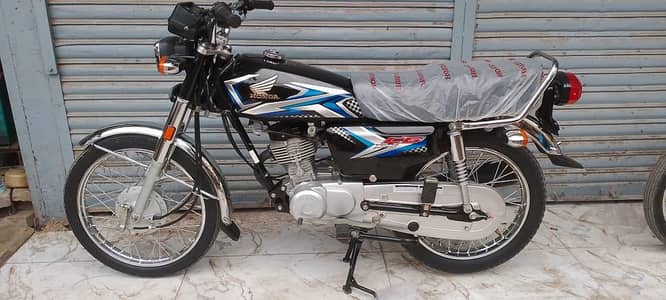 Honda CG125, New bike just slightly 3k km driven.