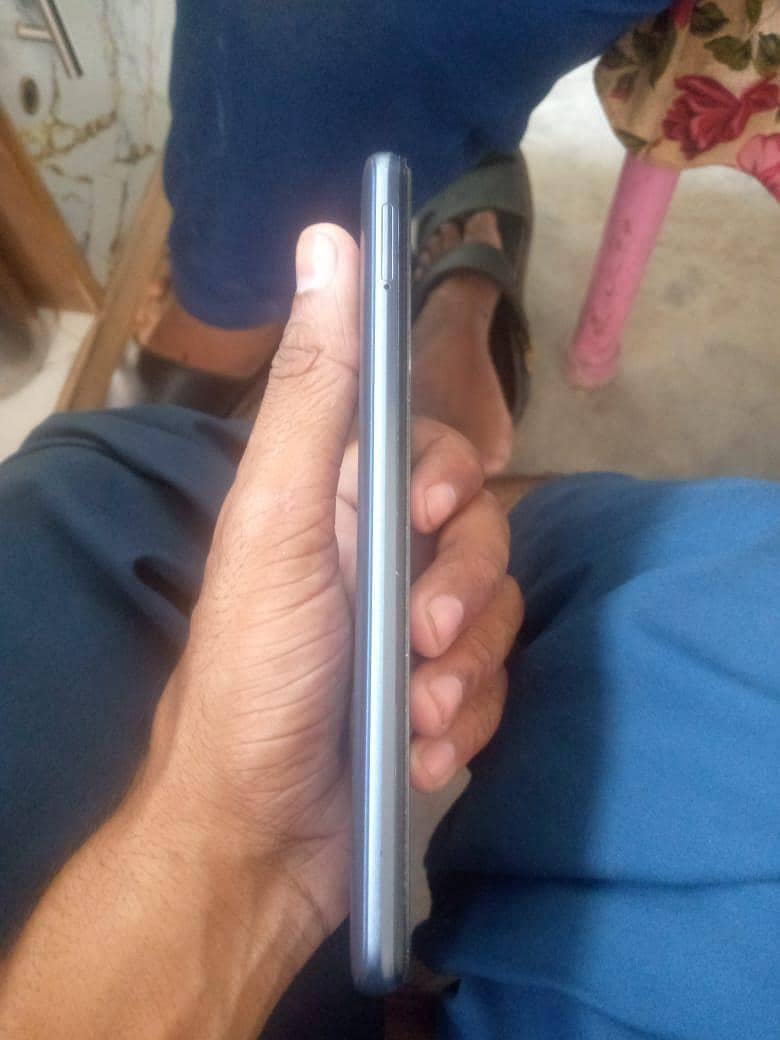 Realme C25 4