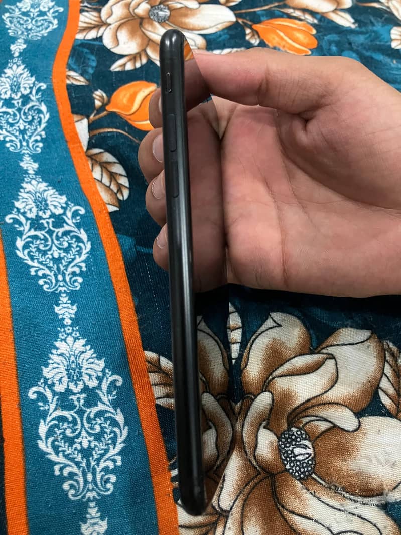 Apple iPhone 7 1
