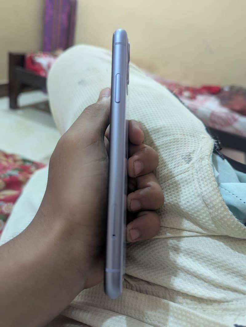 Apple iPhone 11 4