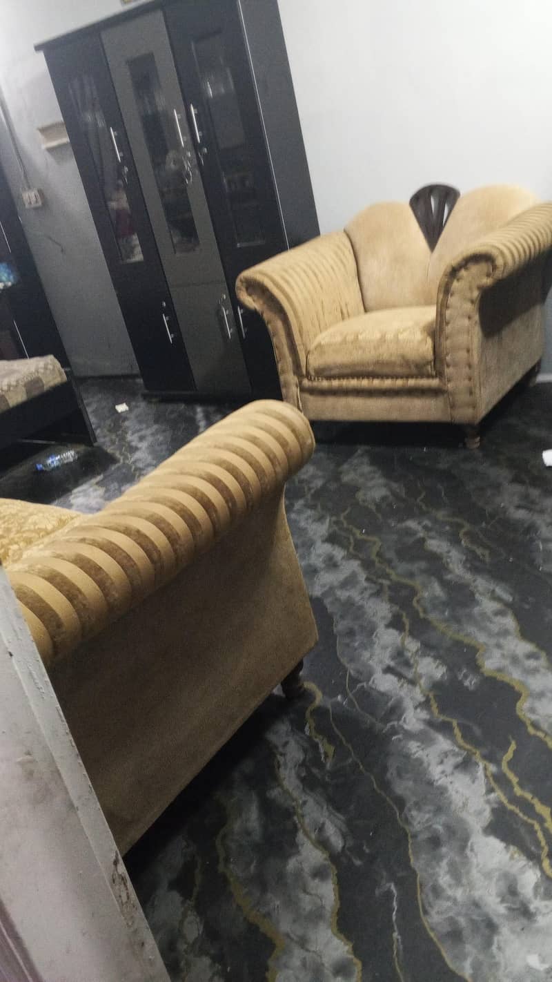 2seatr sofa 1