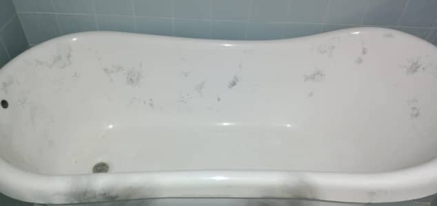 Acrylic bath tub