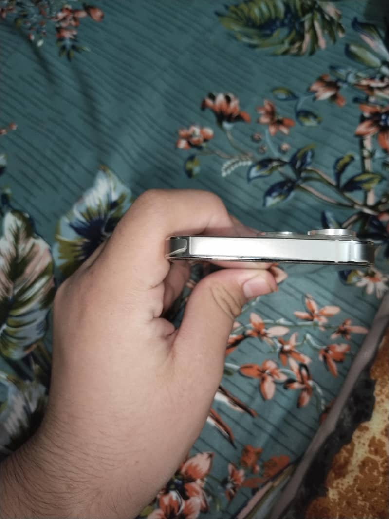 Apple iPhone 13 Pro 4