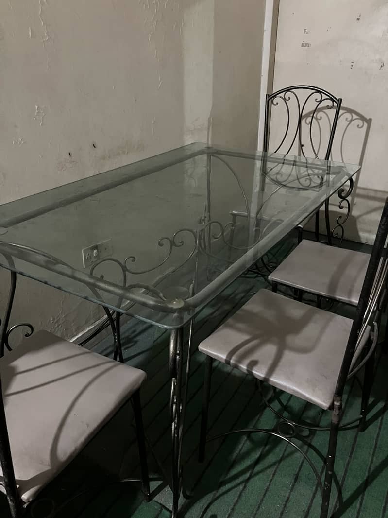 Dining table 0