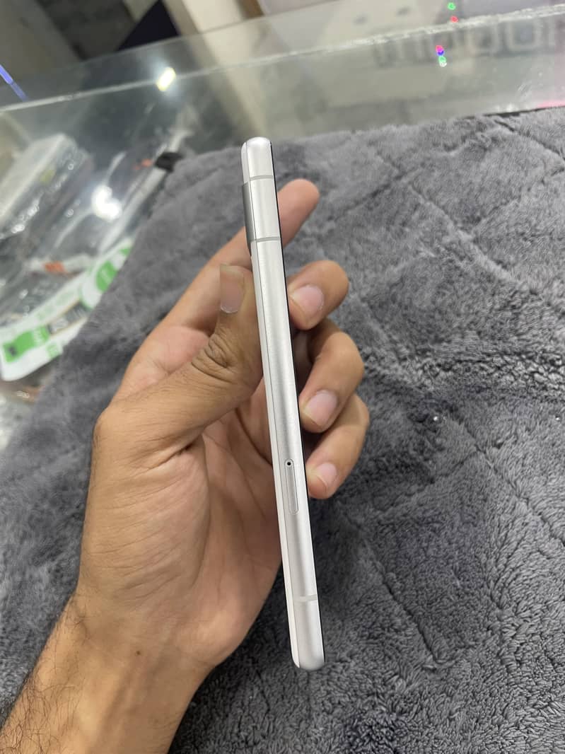 Google Pixel 7a 2