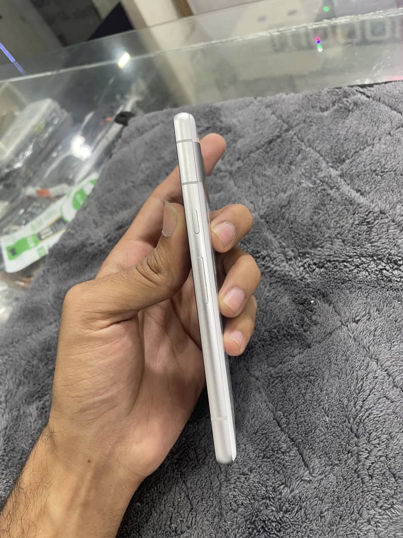 Google Pixel 7a 4