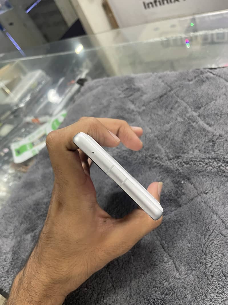 Google Pixel 7a 5