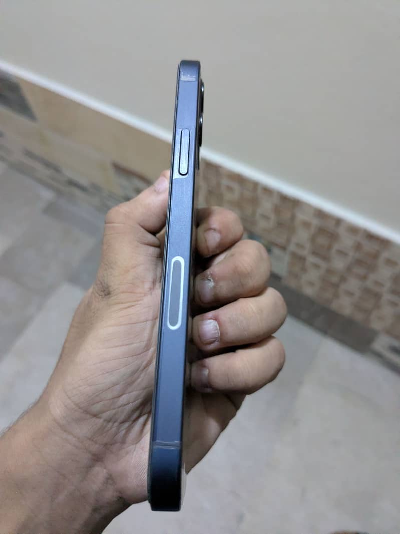 Apple iPhone 12 2