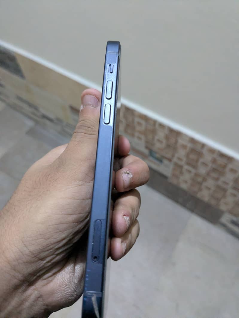 Apple iPhone 12 3