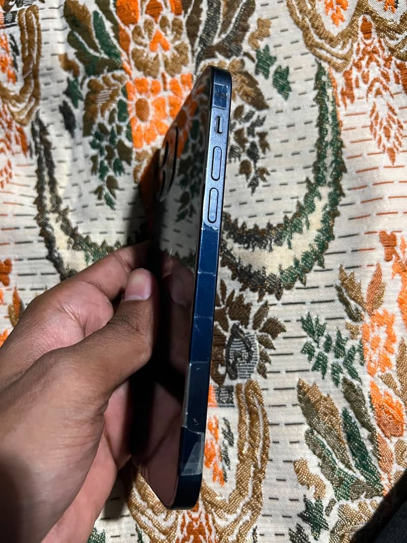 Apple iPhone 12 2