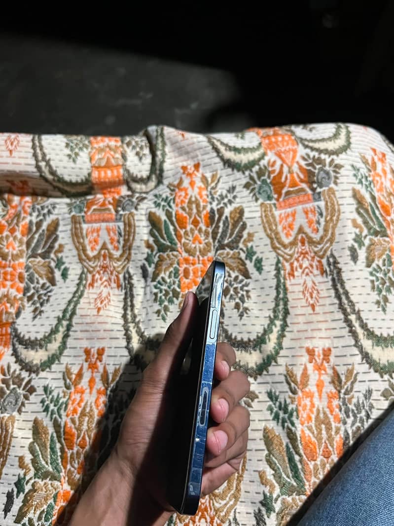 Apple iPhone 12 3