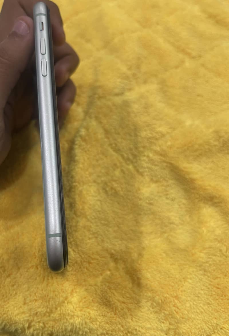 Apple iPhone 11 5