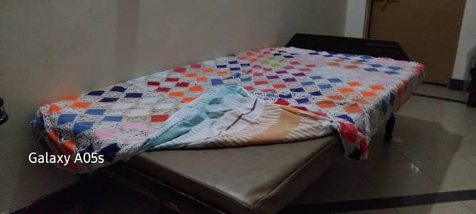 bed with matres