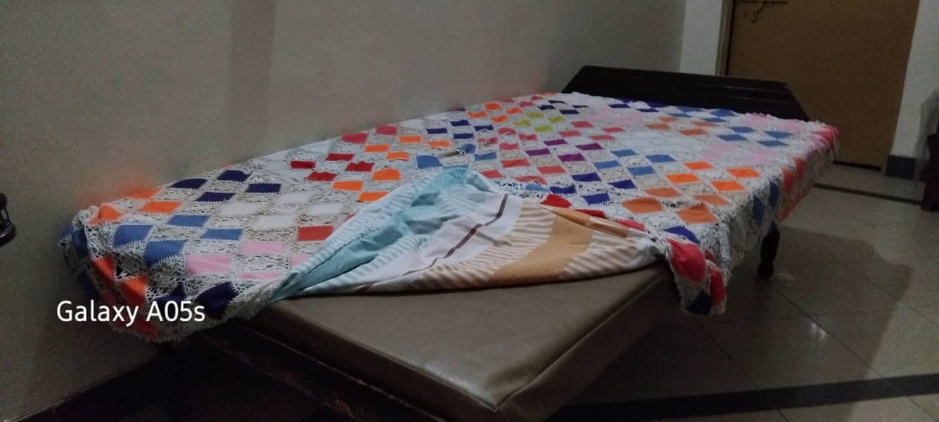 bed with matres 0