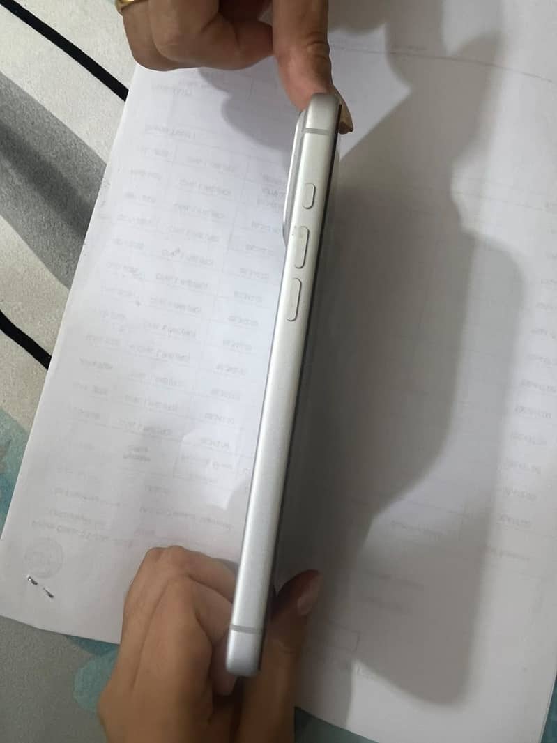 Apple iPhone 17 Pro Max 4