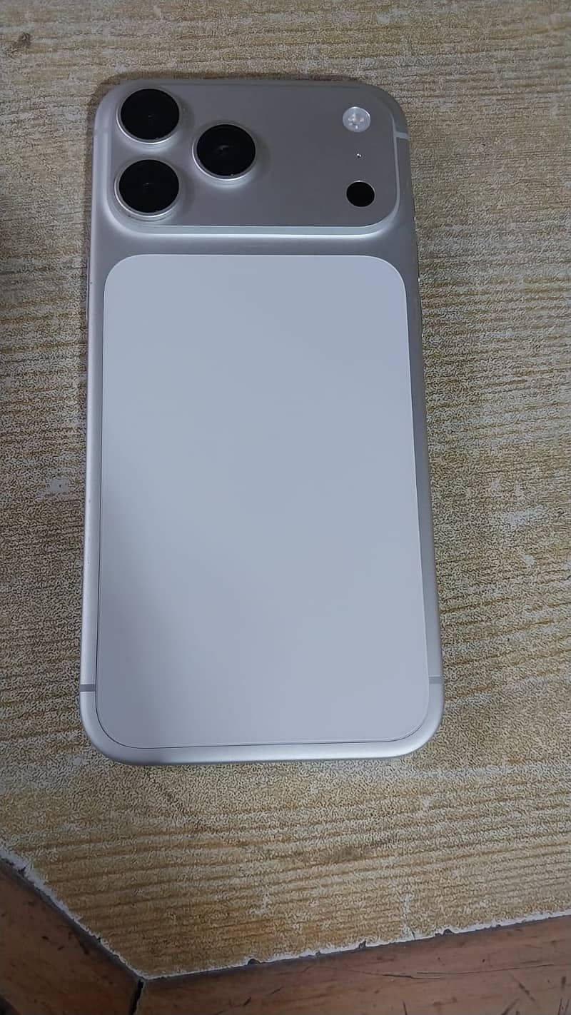 Apple iPhone 17 Pro Max 5