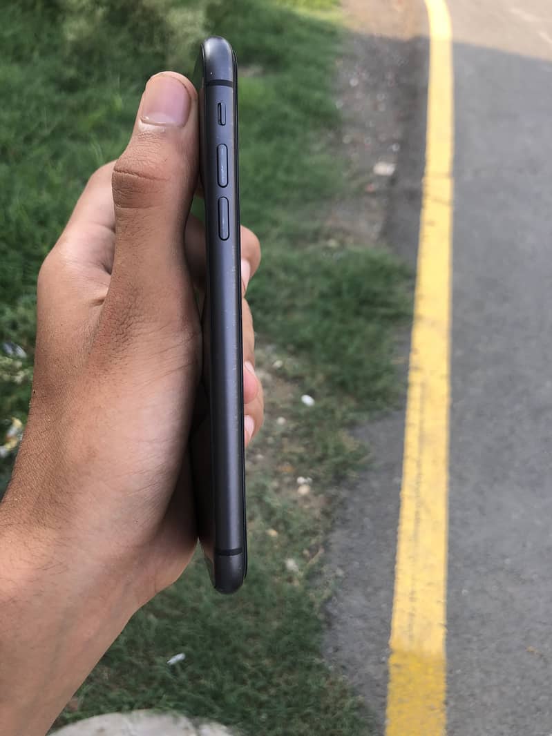 Apple iPhone 11 5