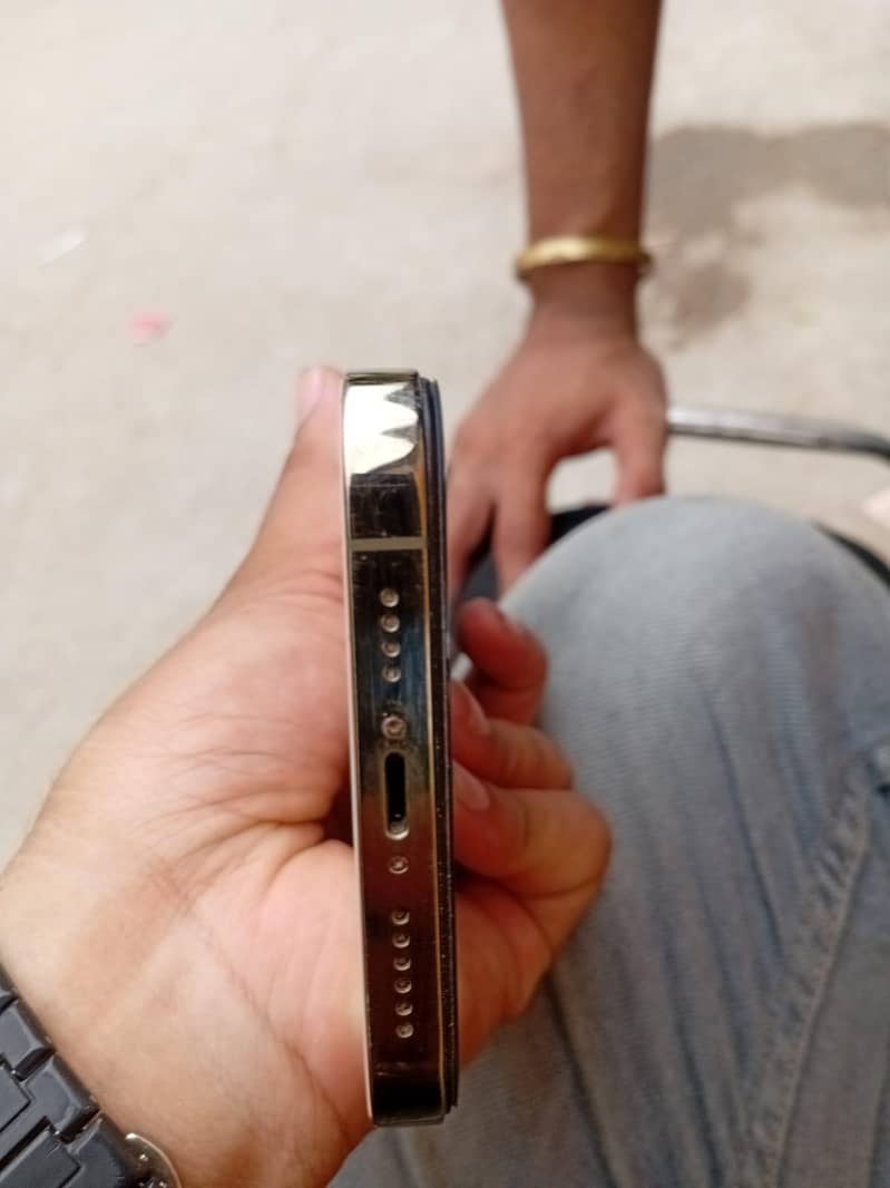 Apple iPhone 13 Pro Max 3