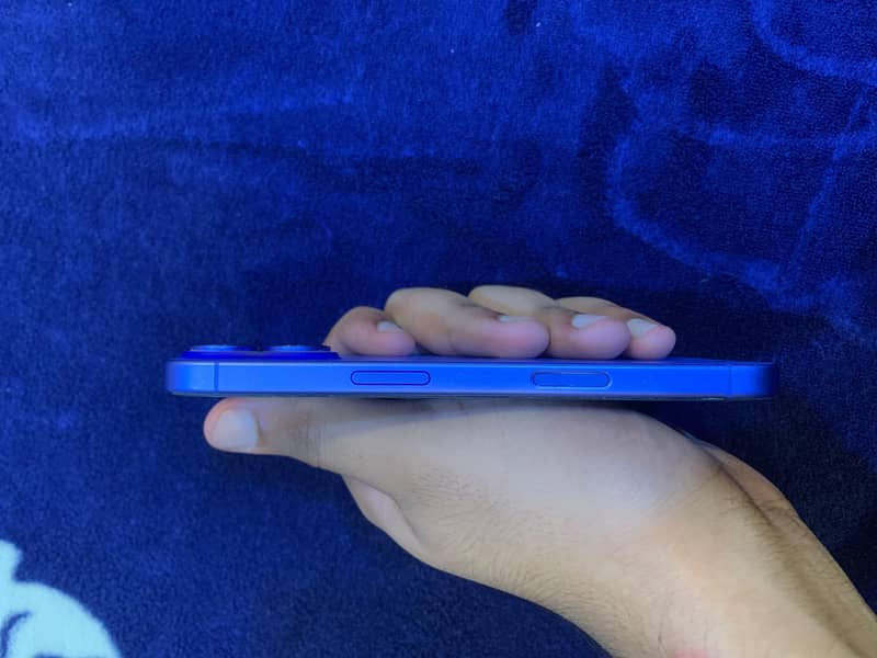 iPhone 16 3