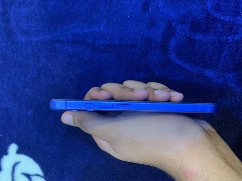 iPhone 16 4