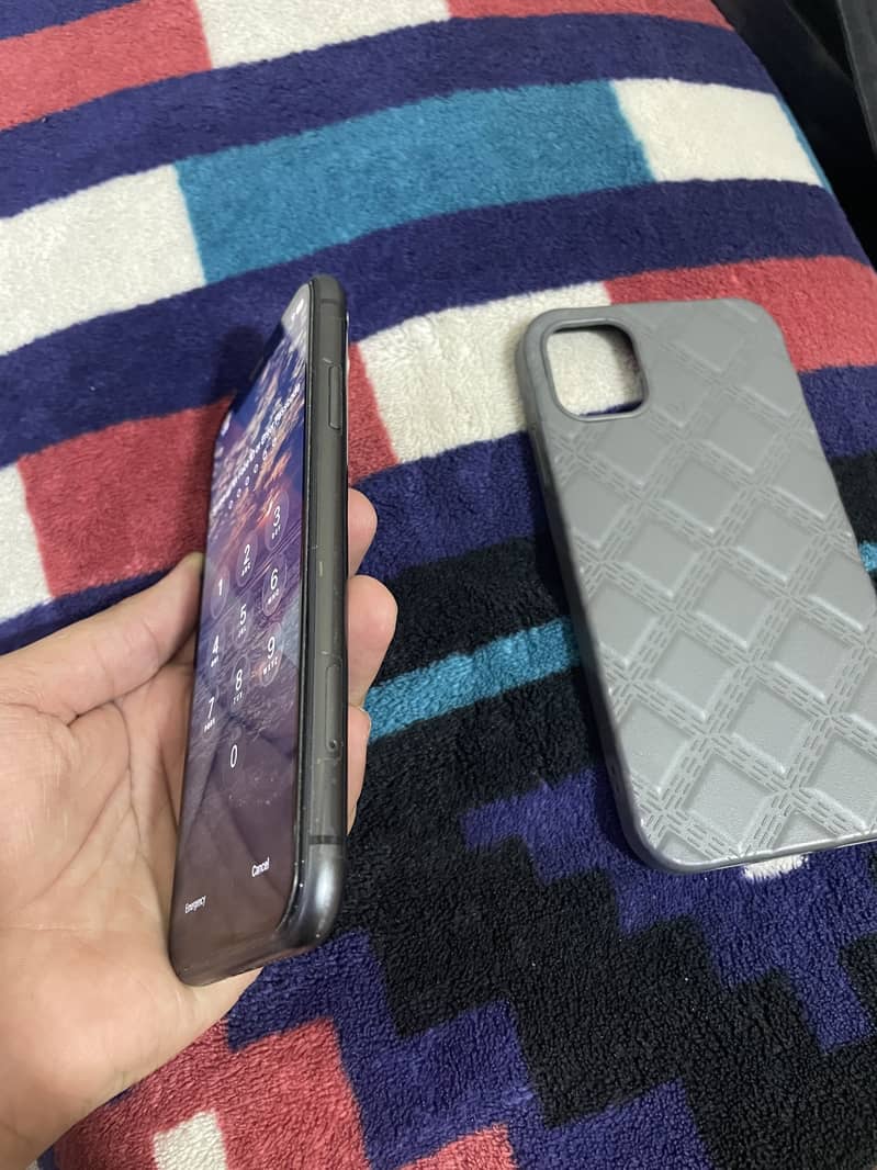 Apple iPhone 11 3