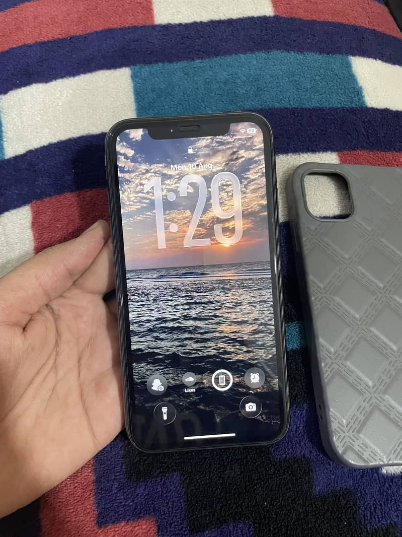 Apple iPhone 11 4