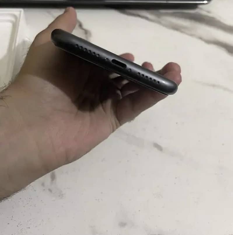 Apple iPhone 11 0