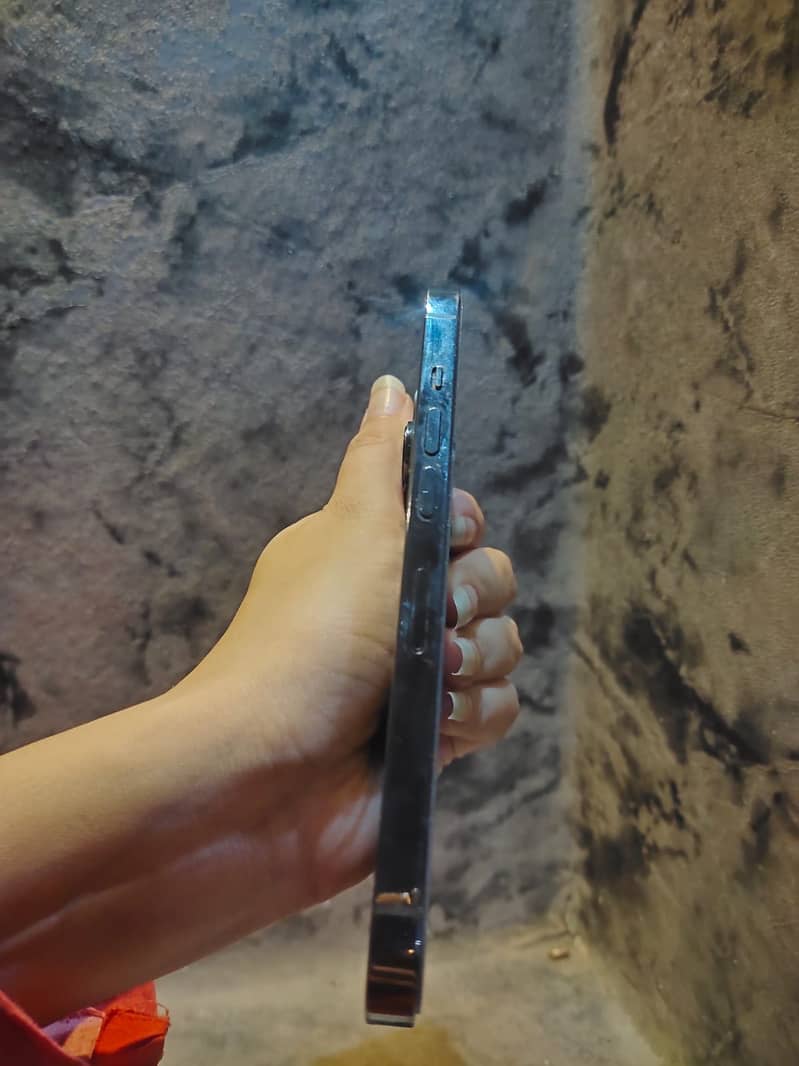 Apple iPhone 13 Pro 4