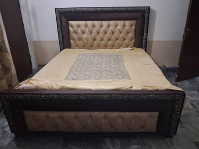 king size bed with 2 side tables
