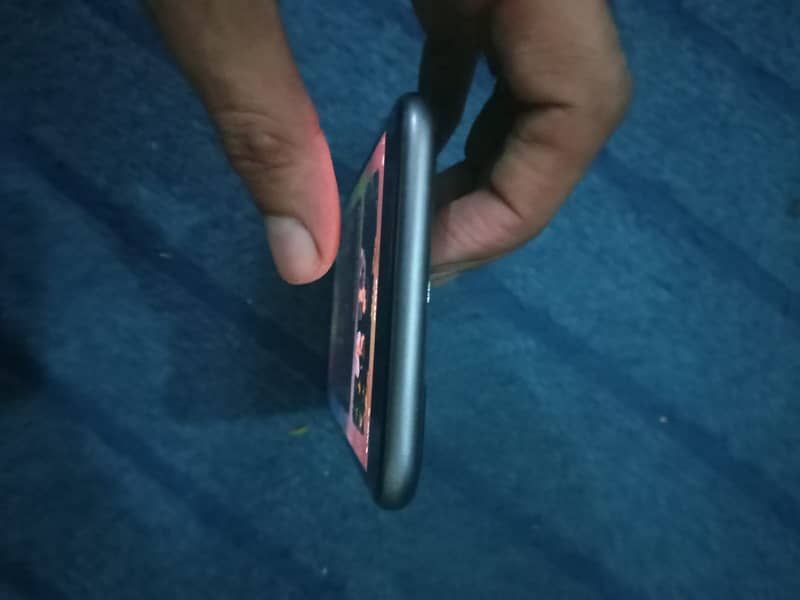 Apple iPhone 8 Plus 4