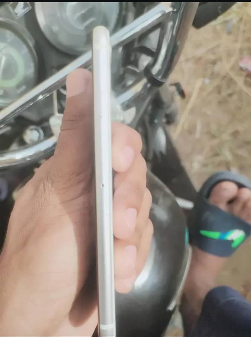 Apple iPhone SE 3rd Generation 3