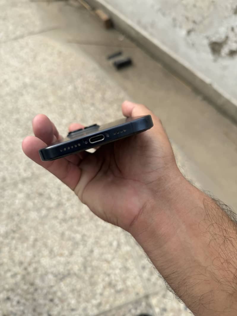 Apple iPhone 15 Pro Max 2