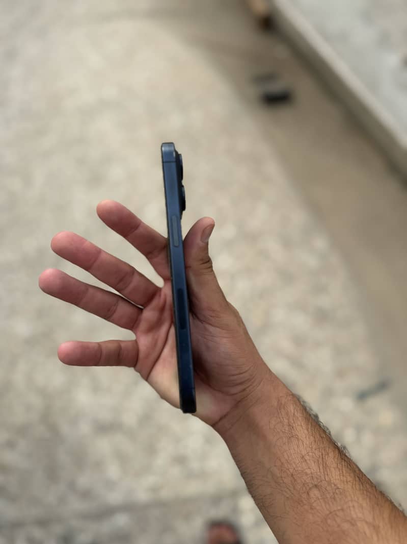 Apple iPhone 15 Pro Max 5