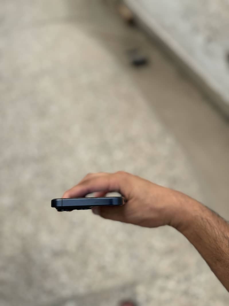 Apple iPhone 15 Pro Max 6