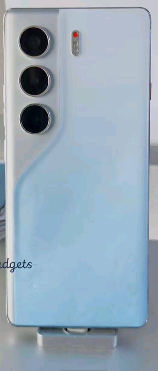 Tecno CAMON 40 Pro 0
