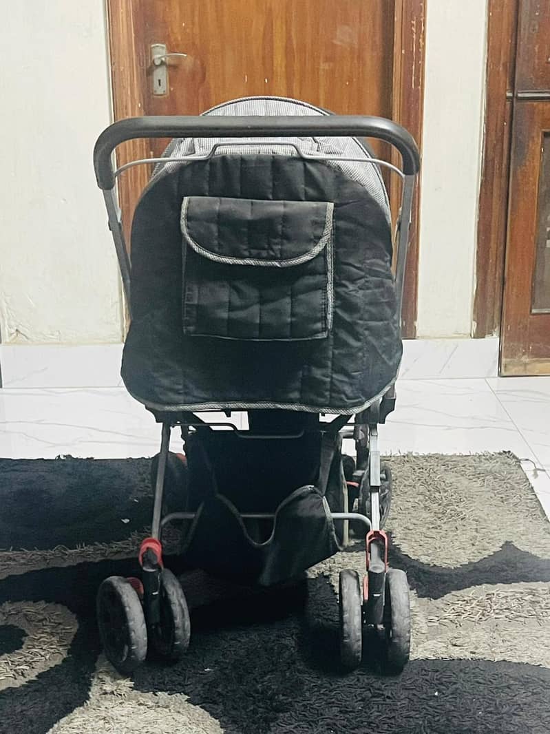 pram walker 1