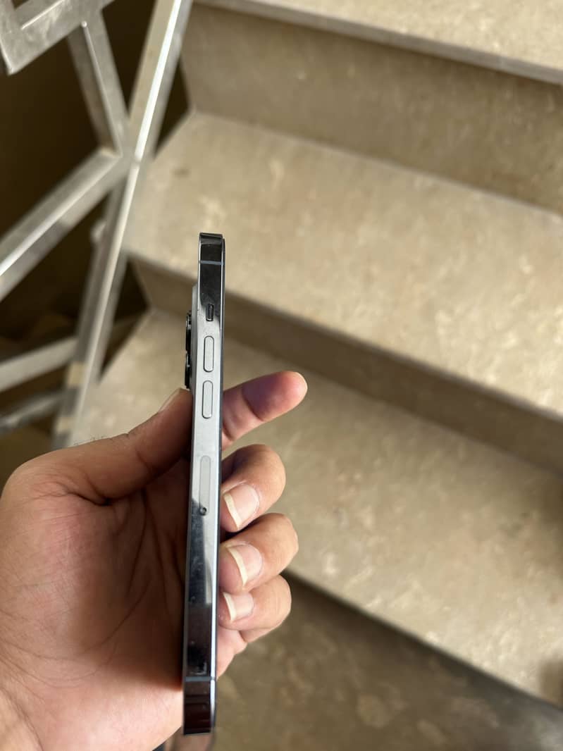 Apple iPhone 13 Pro 4