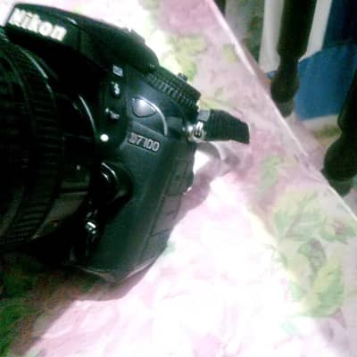 Nikon d7100 DLSR +18  140 MM LENS VR+ CHAGER  Battery