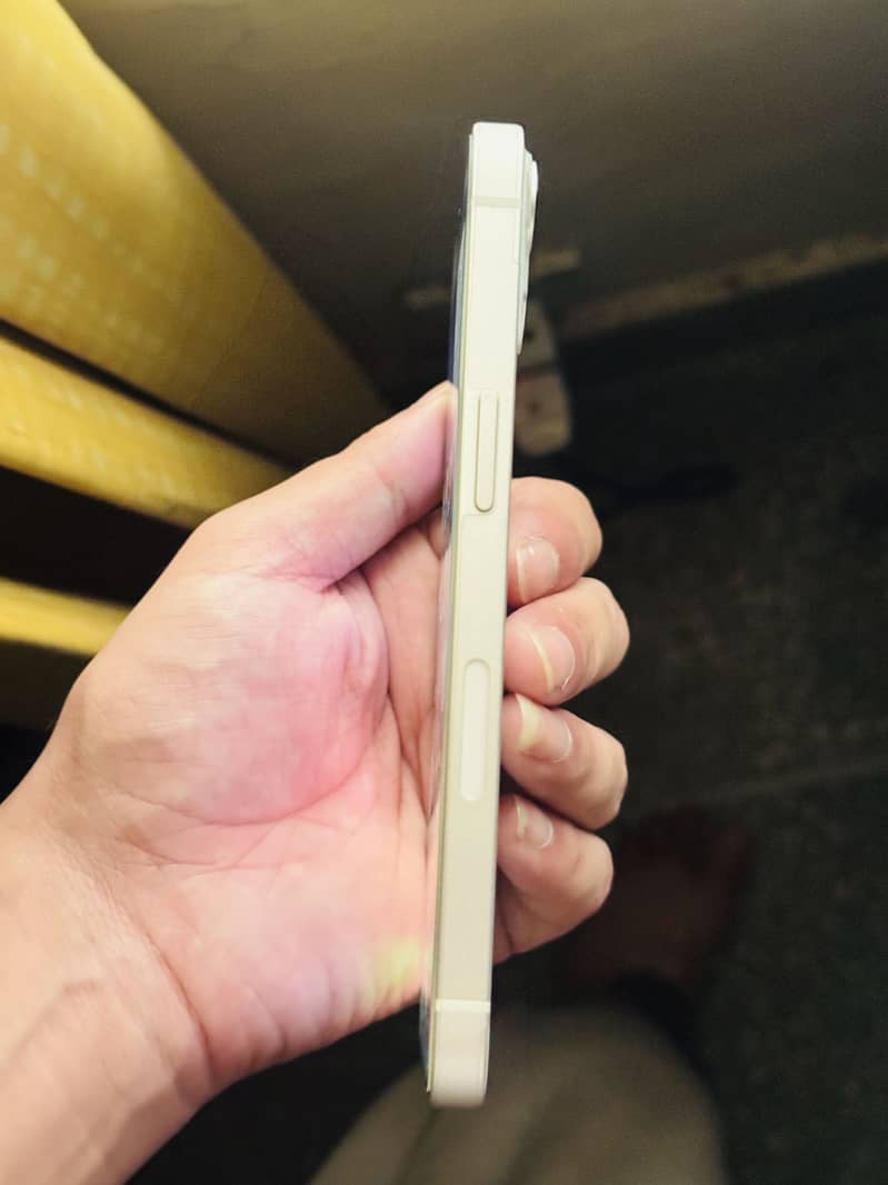 Apple iPhone 13 7