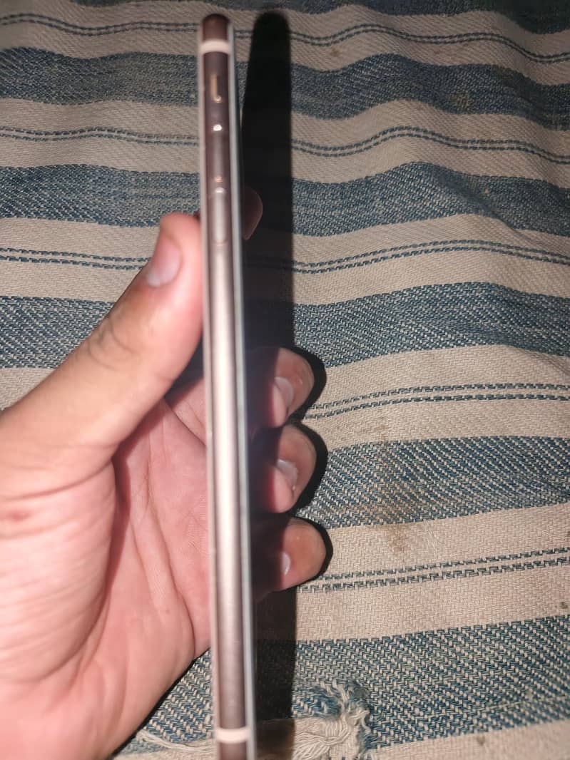 Apple iPhone 8 Plus 2